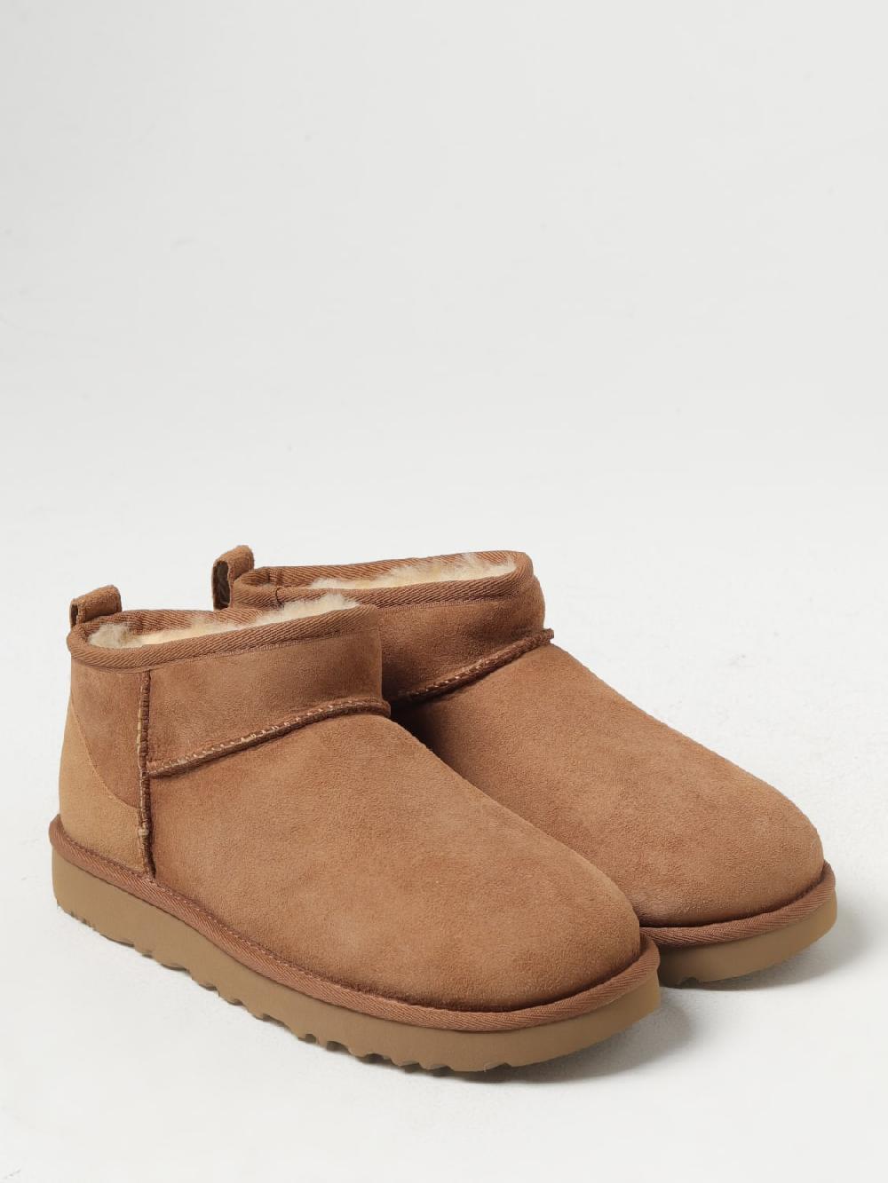 Giglio Stivaletto Classic Ultra Mini UGG in camoscio Nuovi prodotti