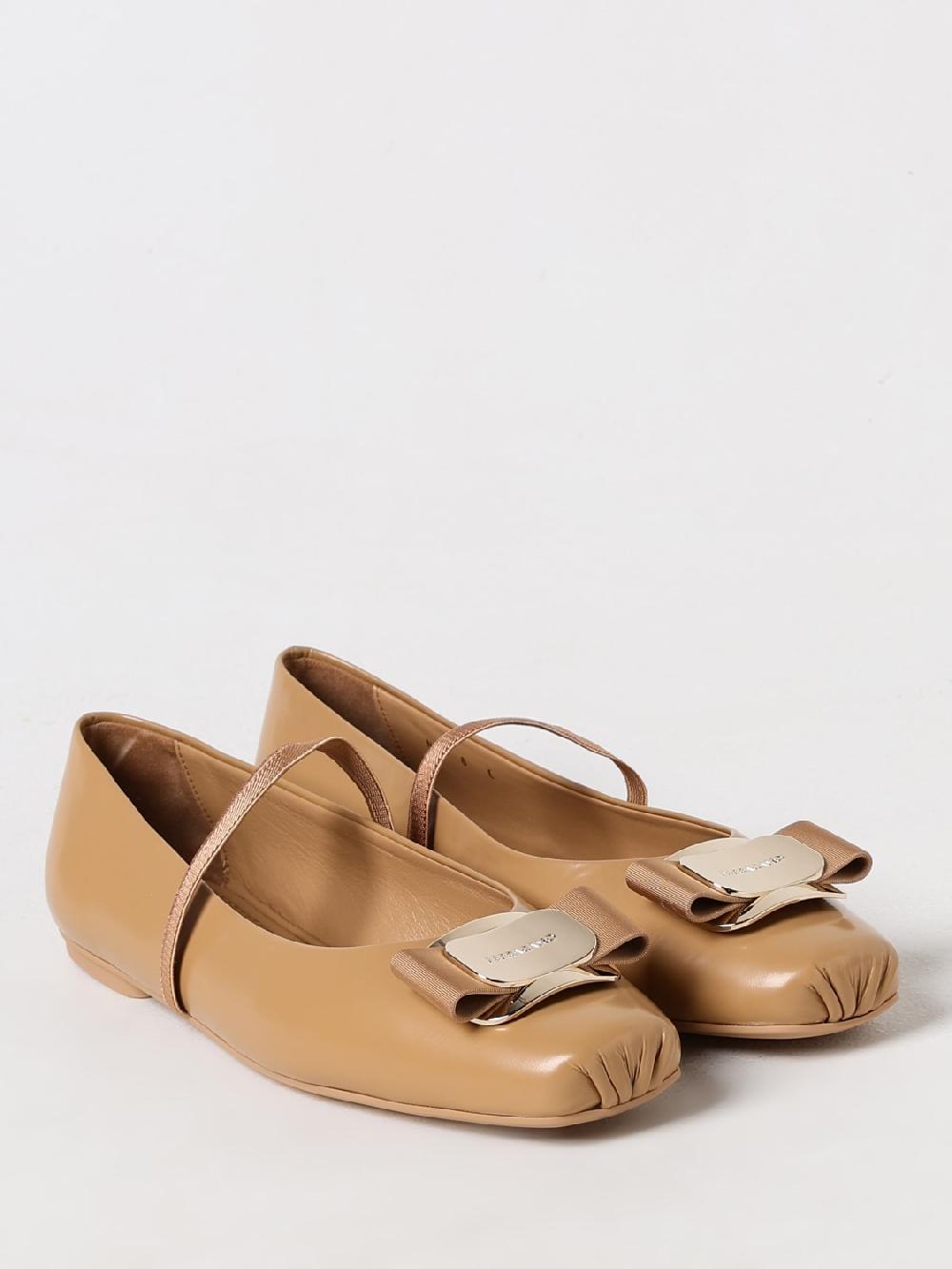 Giglio Ballerina Ferragamo in pelle con fiocco Vara Fino al 60% di sconto