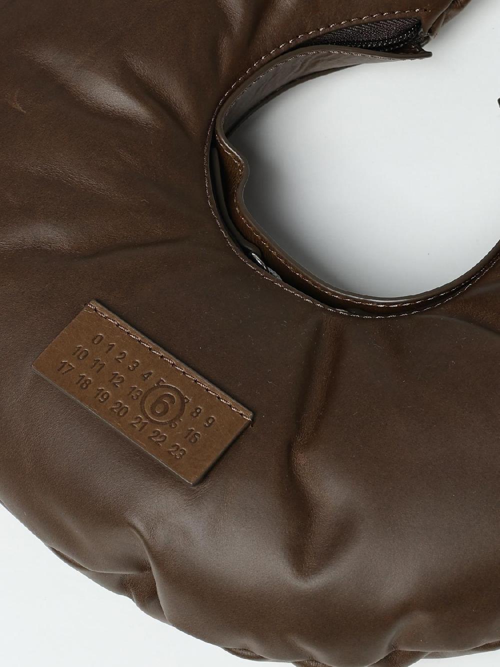 Giglio Borsa Travel Pillow MM6 Maison Margiela in pelle ACQUISTA ORA