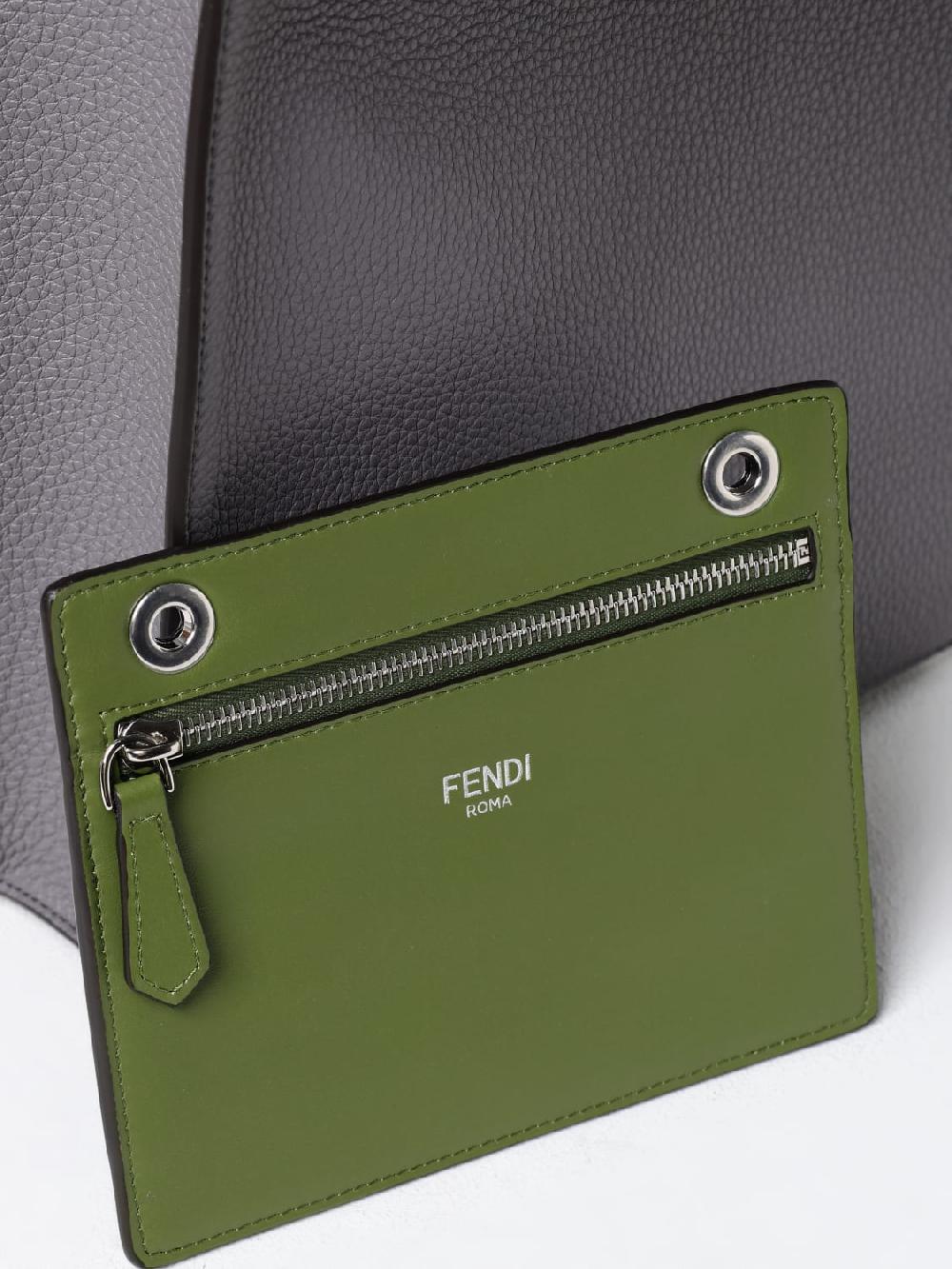 Giglio Borsa Peekaboo X-Lite Fendi in pelle a grana Ultimi due giorni