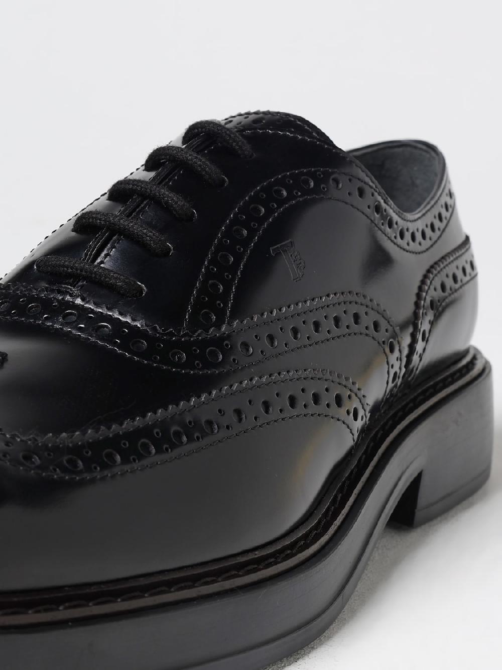 Giglio Derby Tod's in pelle spazzolata con motivo brogue Nuova